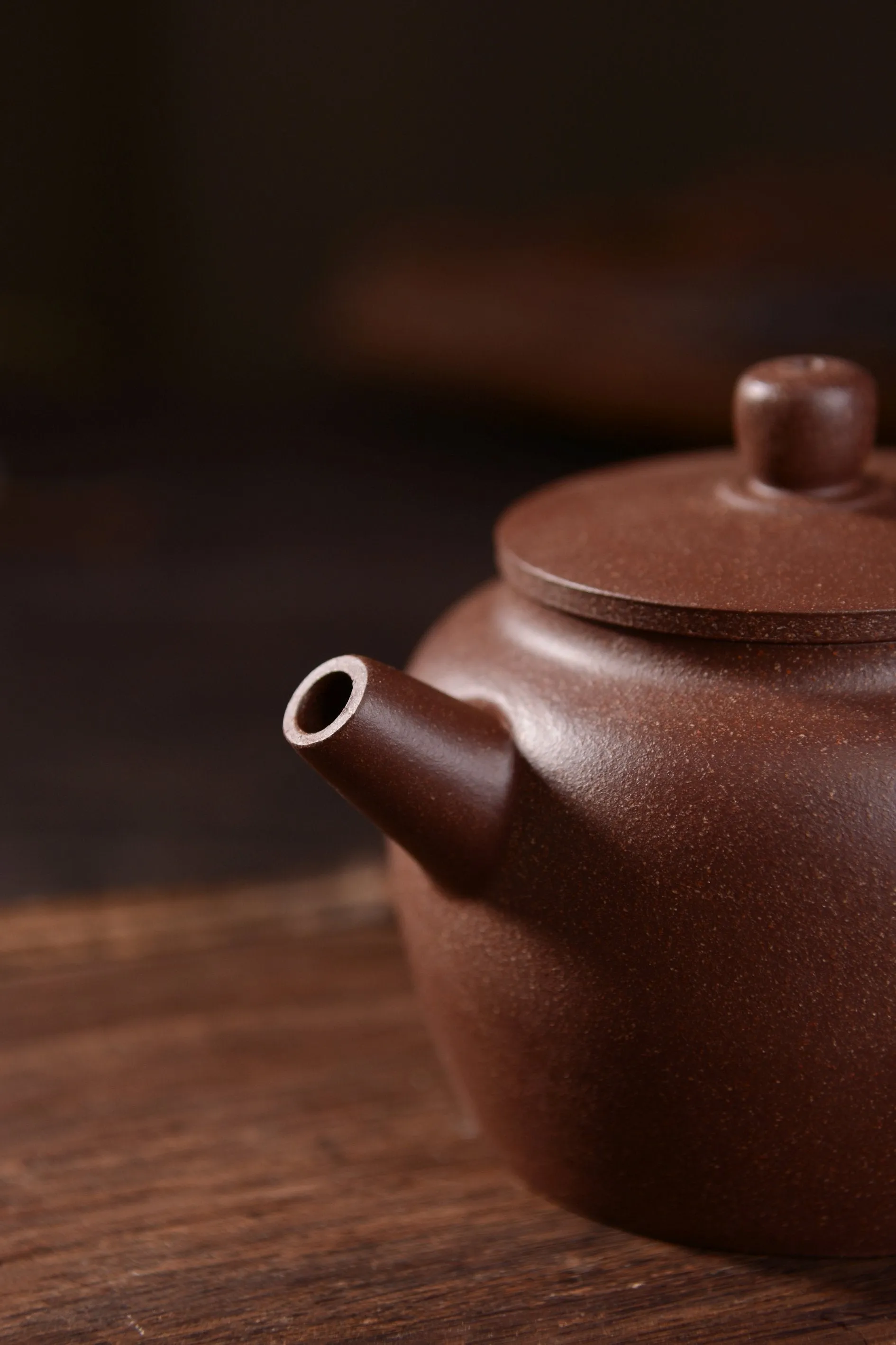 Hei Jin Gang Clay "DeZhong" Yixing Teapot * 140ml